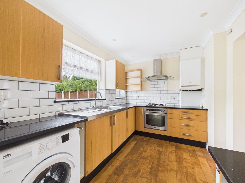 Property photo 3 of 17 Kitchen