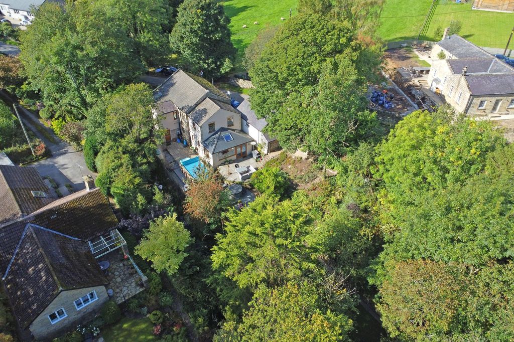 Property photo 1 of 25