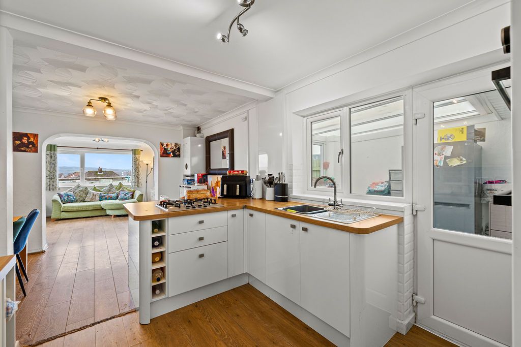 Property photo 3 of 27