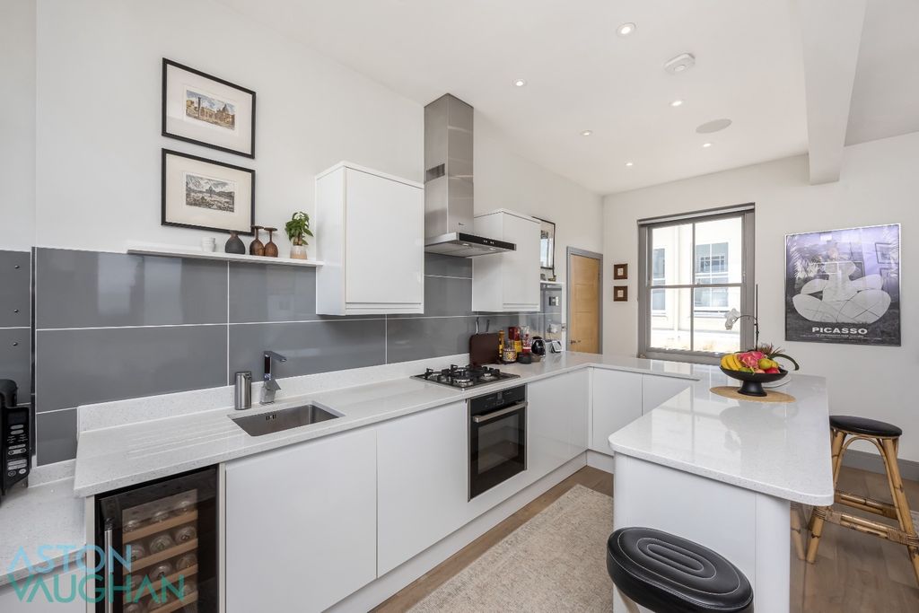 Property photo 3 of 26 5295793