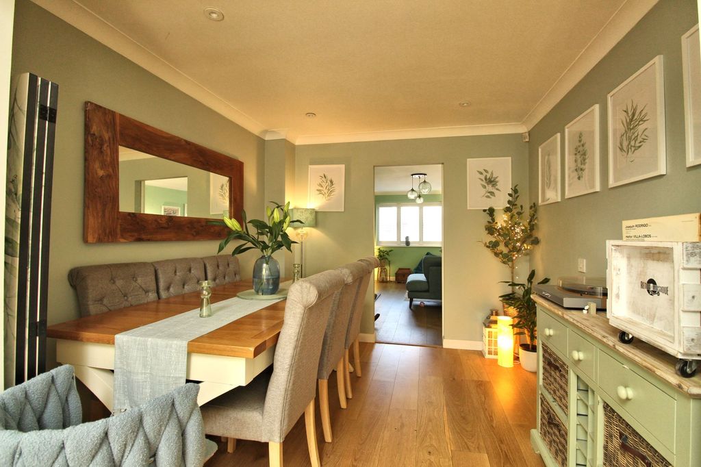 Property photo 2 of 18 Dining Area