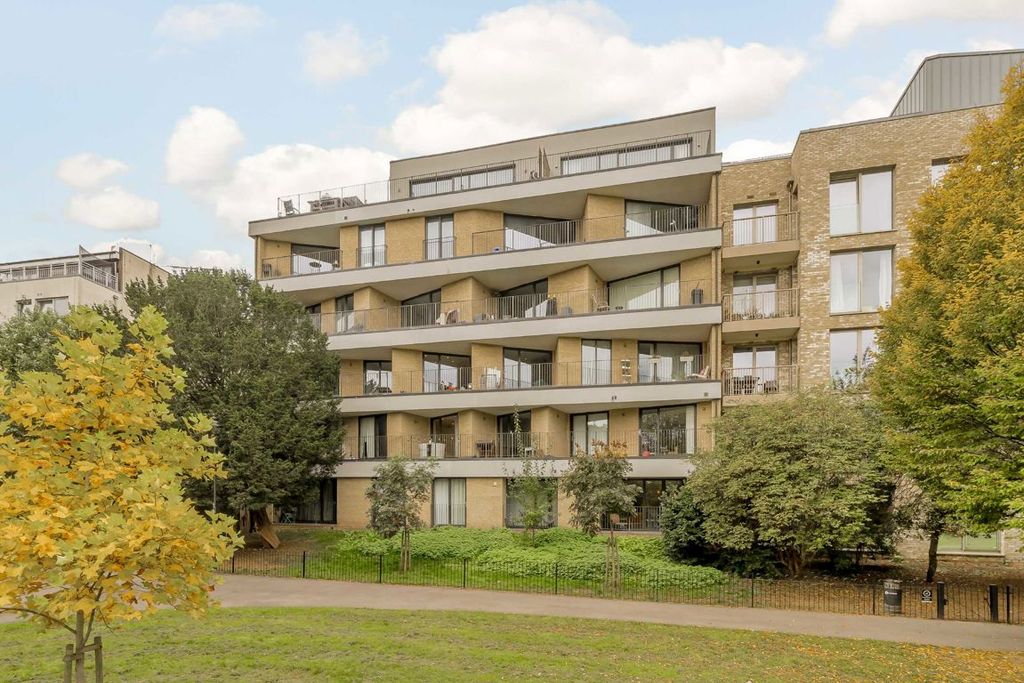 Property photo 1 of 5