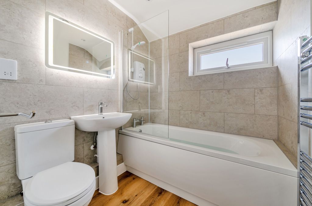 Property photo 3 of 22 1469935-13-6A26Ed...
