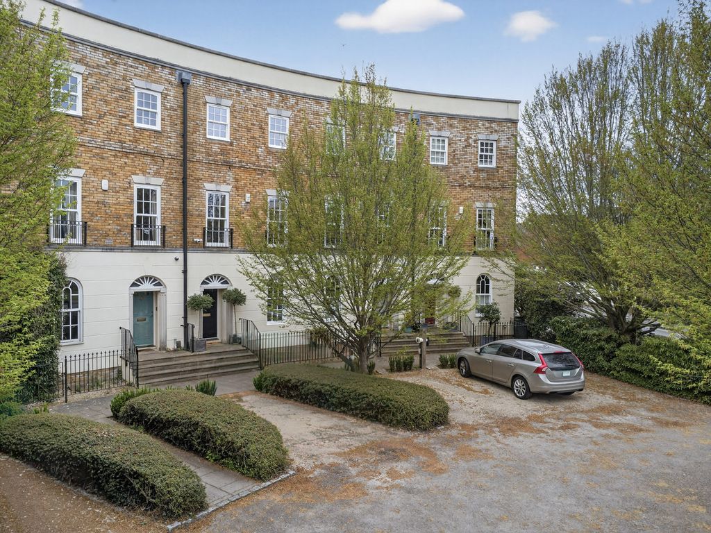 Property photo 1 of 30