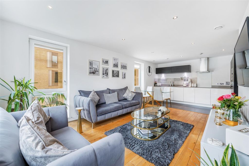 Property photo 1 of 15 13 Peachey House-4.Jpg