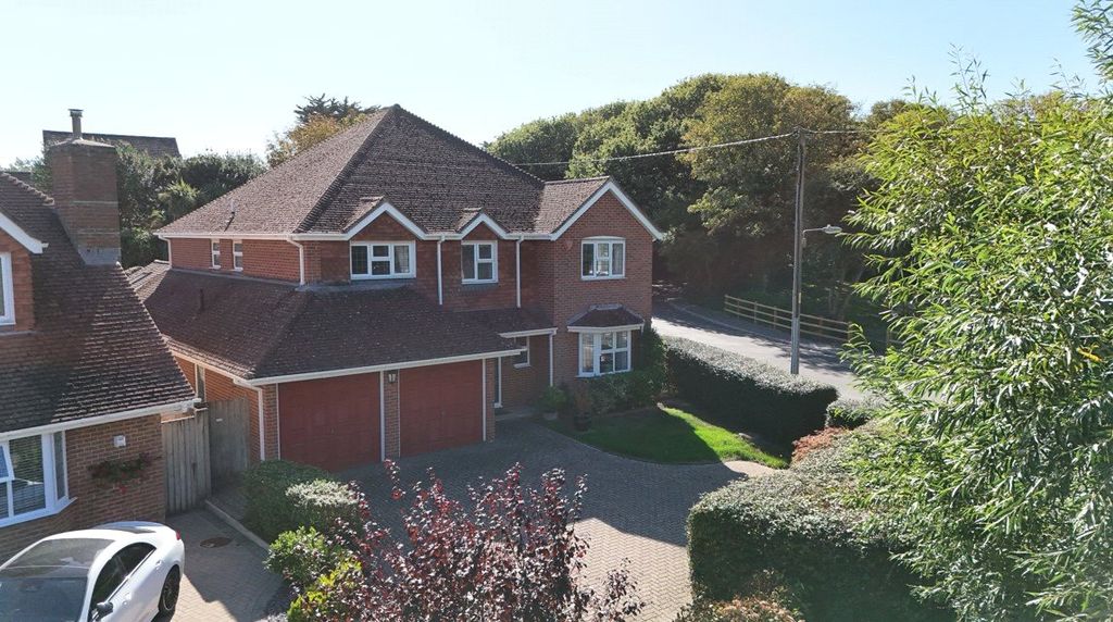 Property photo 2 of 25 Picture No. 27