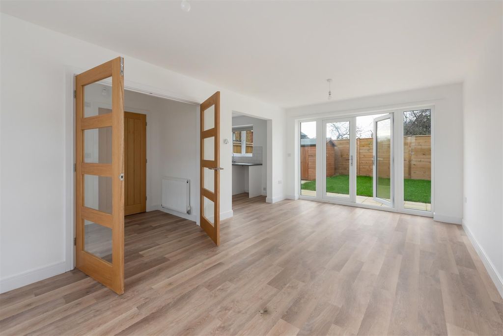 Property photo 3 of 16 Lower Road, Teynham