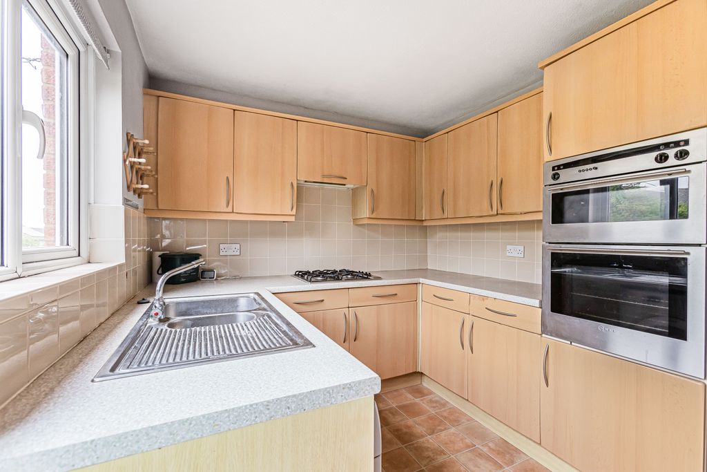 Property photo 3 of 12 Kitchen