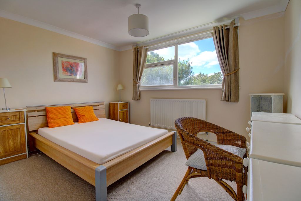 Property photo 1 of 17 Bedroom One