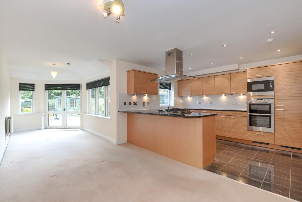 Property photo 2 of 10 Kitchen