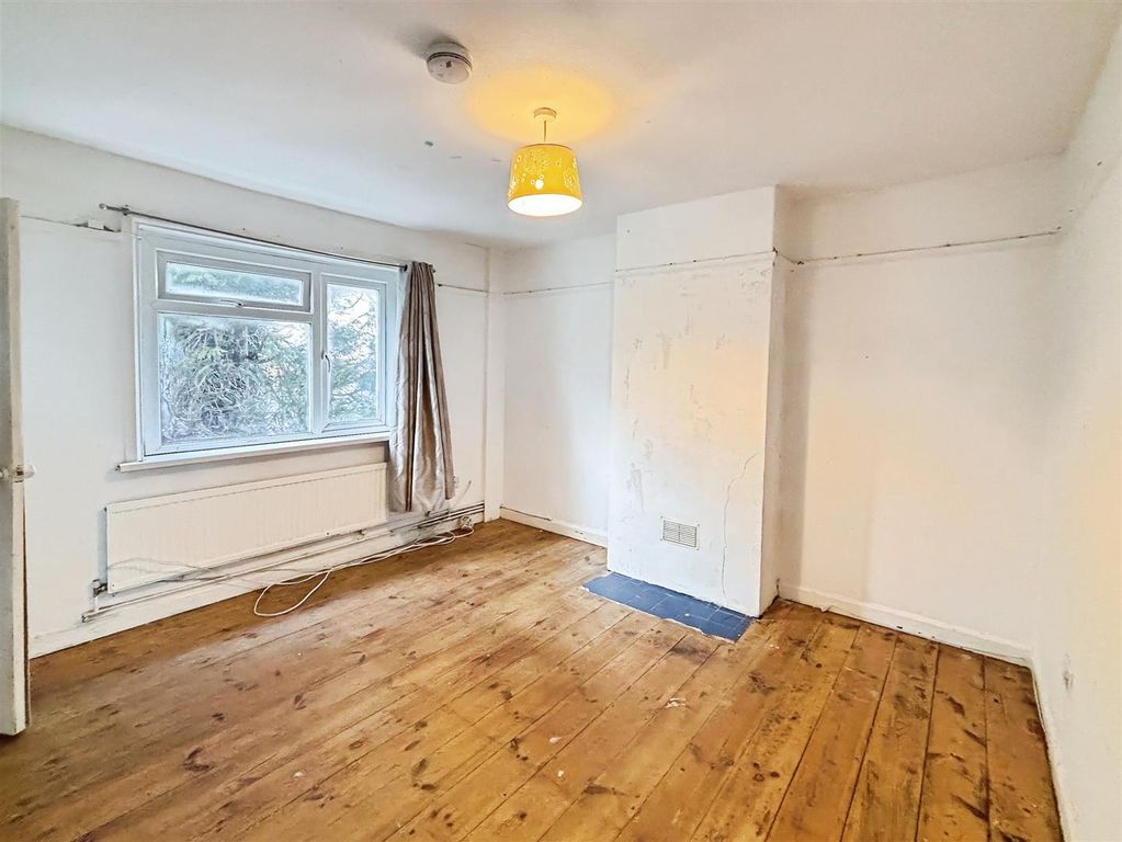 Property photo 2 of 13 Living Room (1).Jpg