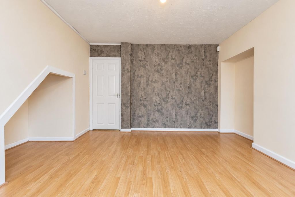 Property photo 2 of 27 53F68462-5Cbf-4F74-846A-7429509799.Png