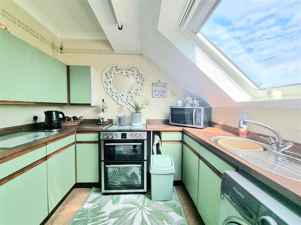 Property photo 3 of 12 Kitchen