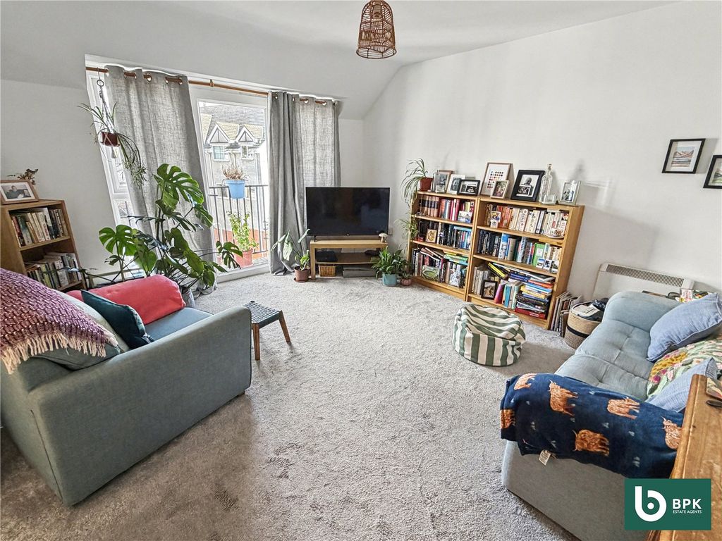 Property photo 2 of 12 Picture No. 32