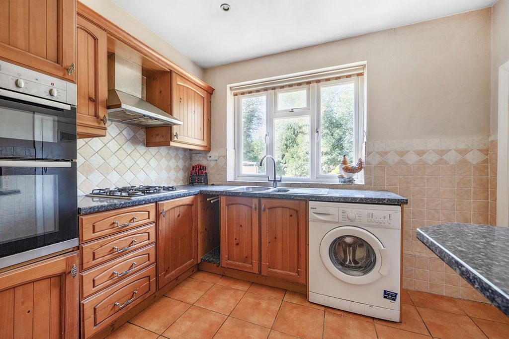 Property photo 2 of 11