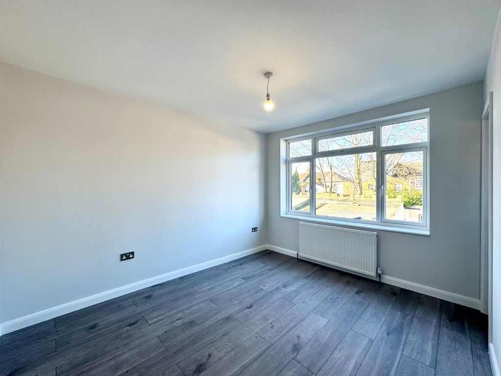 Property photo 3 of 5 4587003