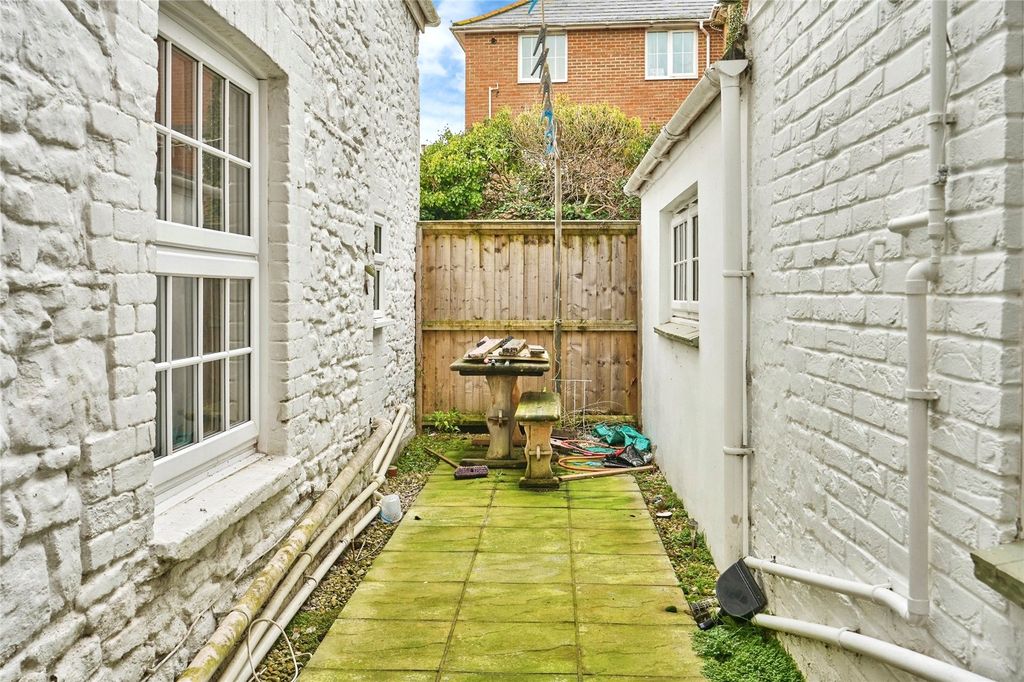 Property photo 2 of 11 Picture No. 17