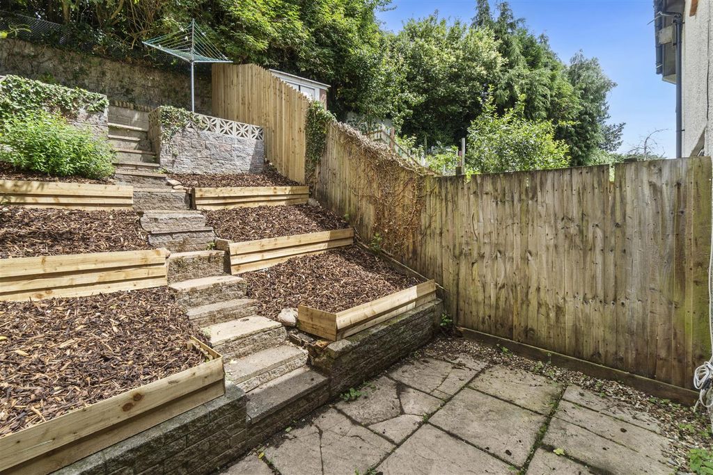 Property photo 2 of 17 Garden
