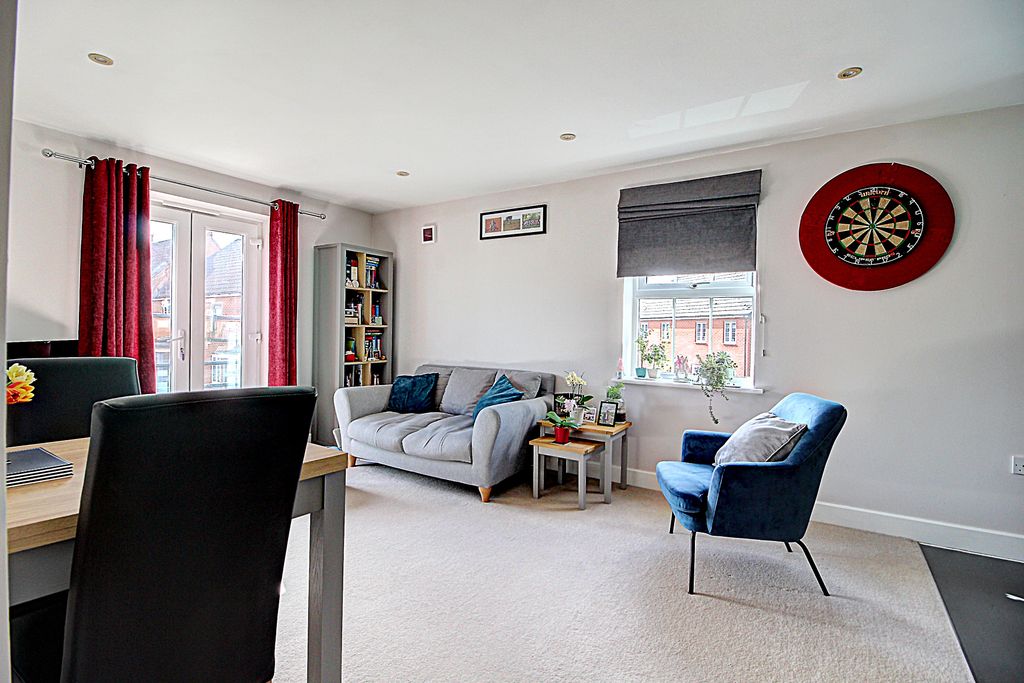 Property photo 2 of 16 Lounge