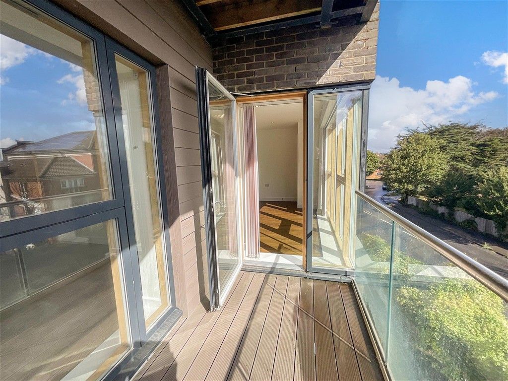 Property photo 2 of 7 Balcony