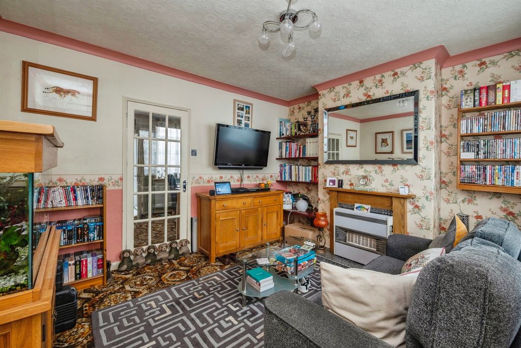Property photo 3 of 17