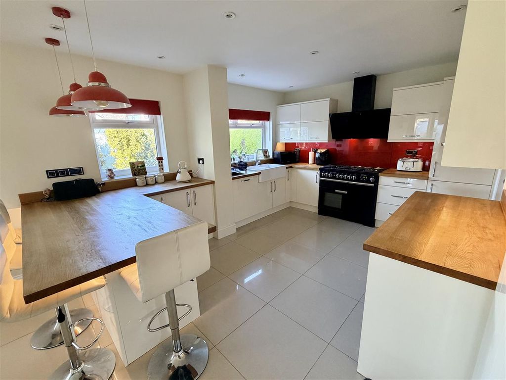 Property photo 3 of 20 Kitchen/Diner