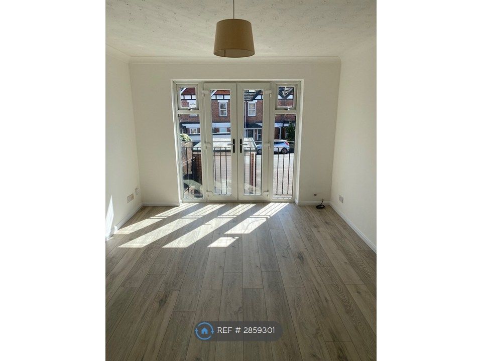 Property photo 1 of 9 Immaculate South Facing 2 Bedroom Apartment i