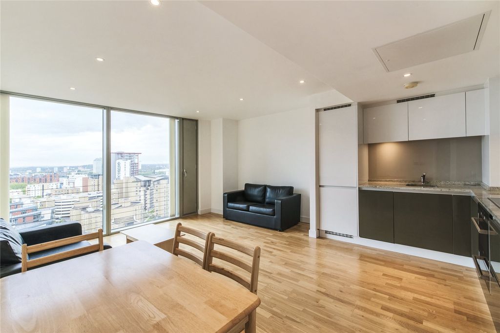 Property photo 1 of 9 Canary Wharf E14