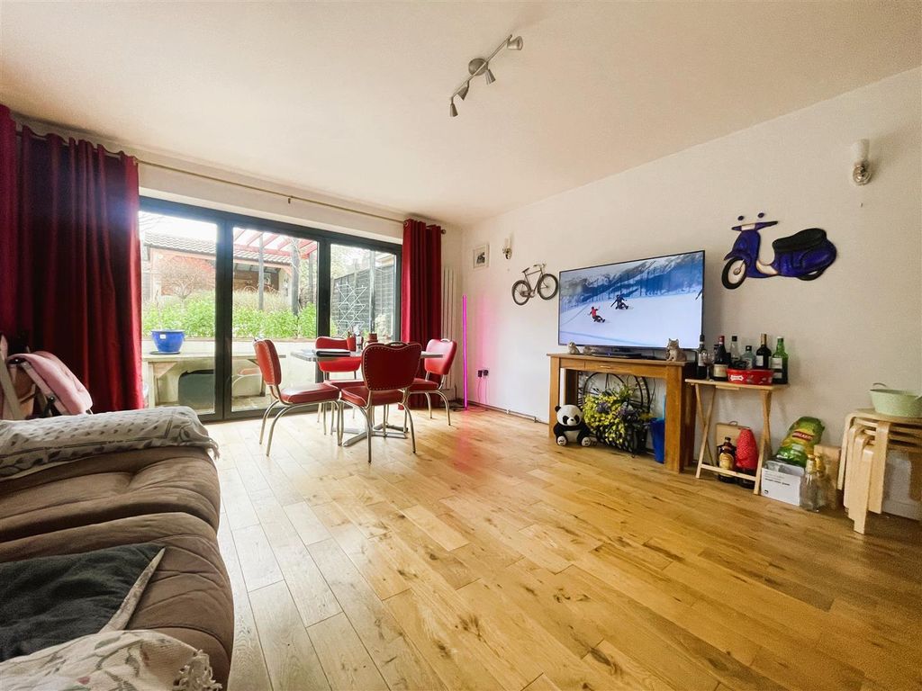 Property photo 2 of 6