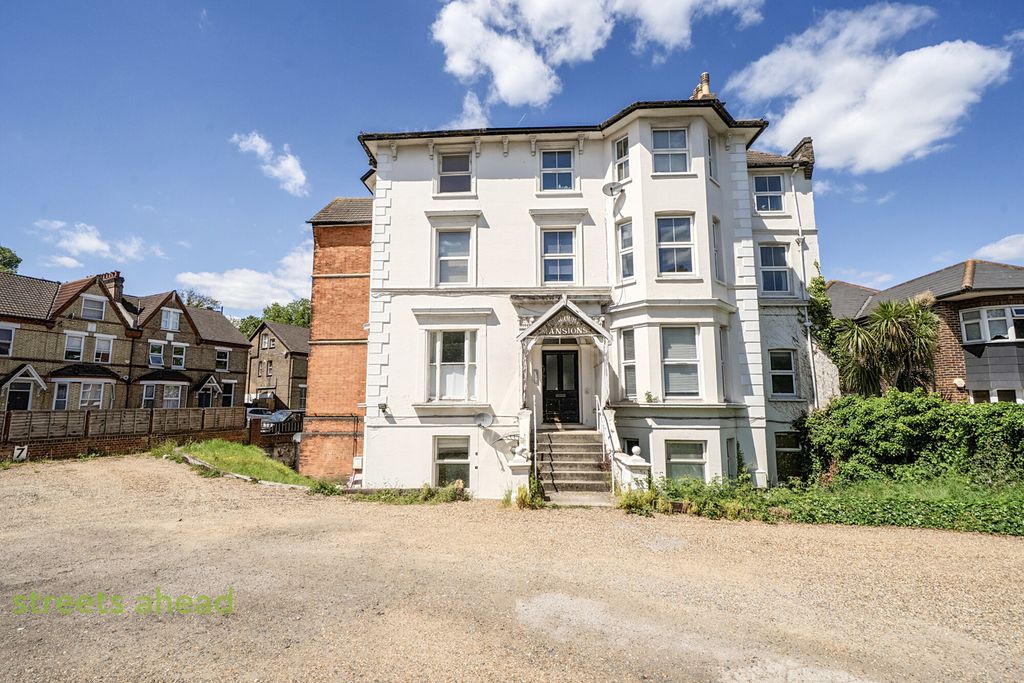Property photo 1 of 13 Abbbe6cc-Abc0-4E7...