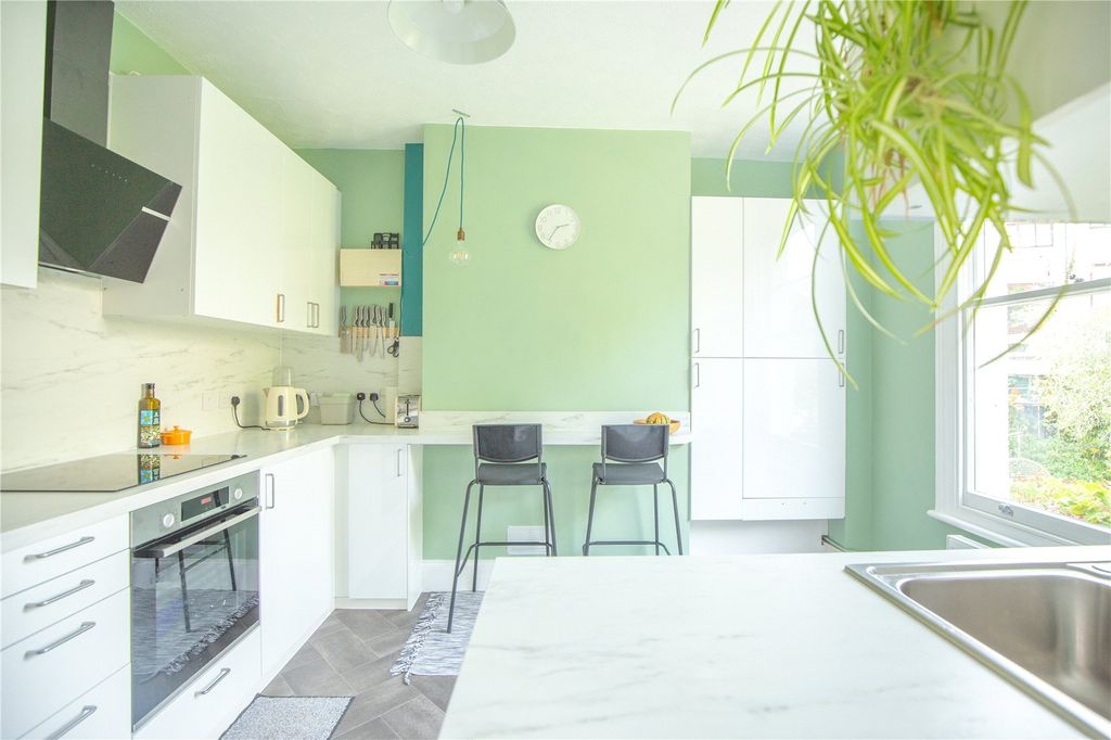 Property photo 2 of 16 Picture No. 11