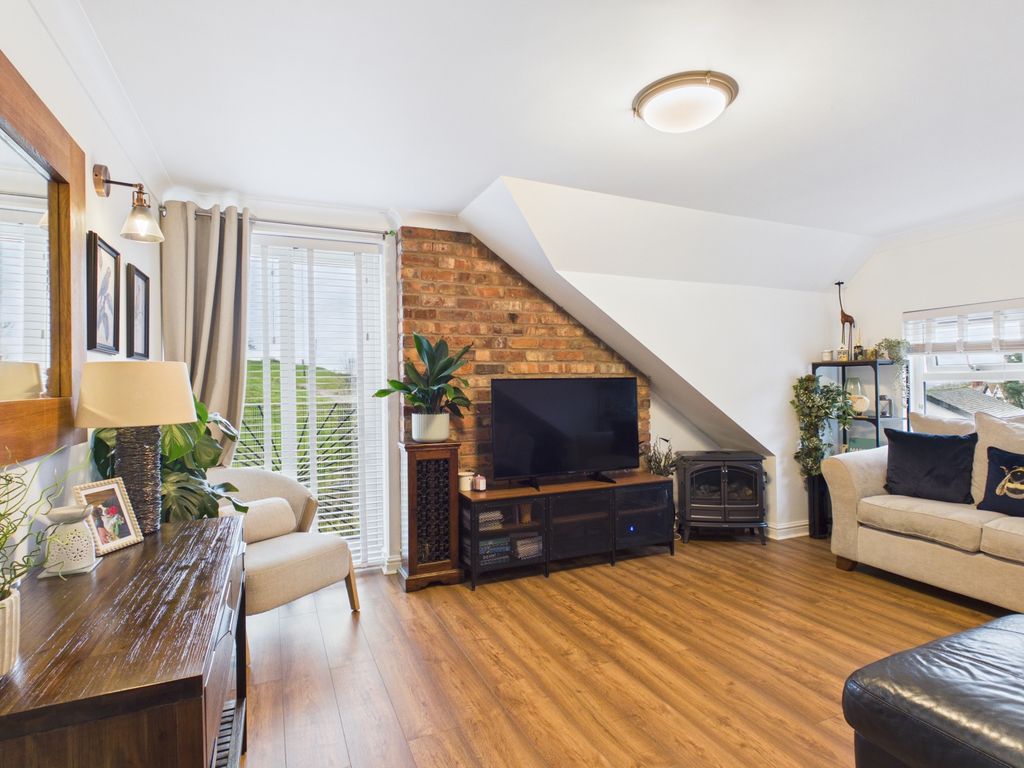 Property photo 3 of 21 Cam03729G0-Pr0267-Still004