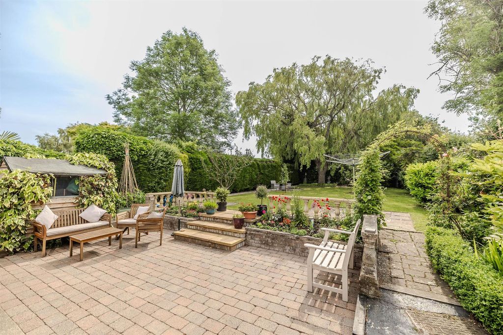 Property photo 2 of 24