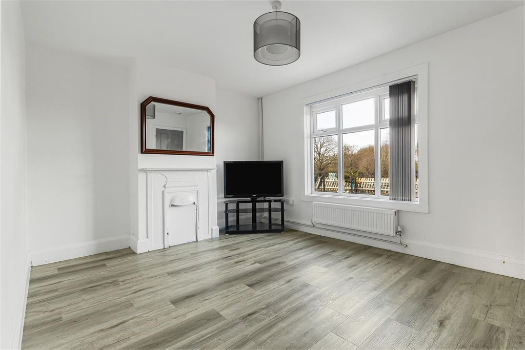 Property photo 2 of 20 20_68239.Jpg