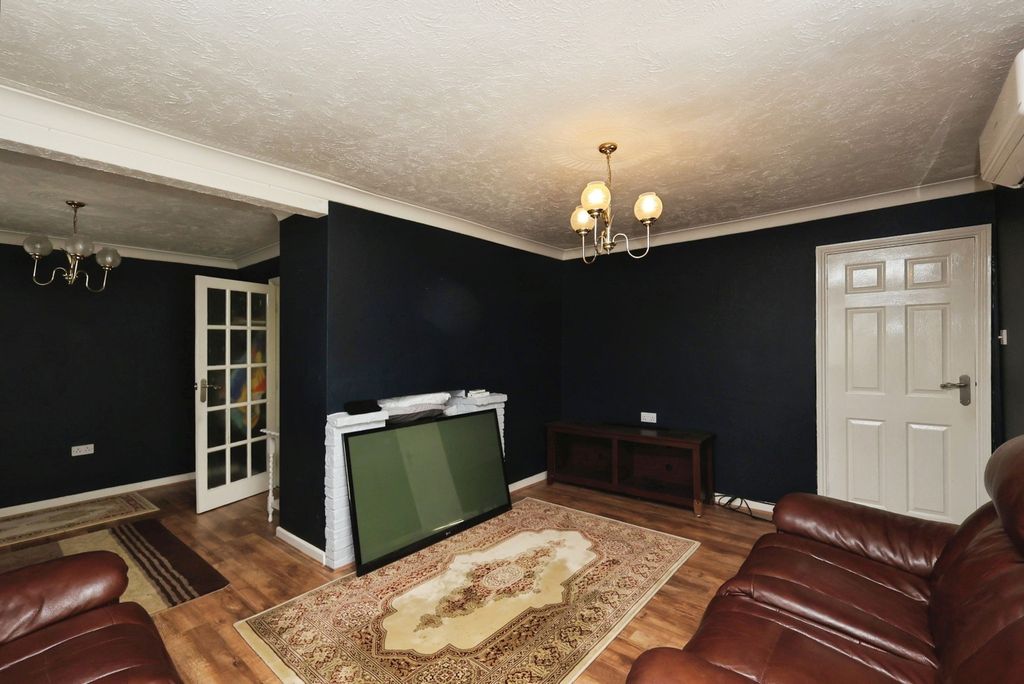 Property photo 2 of 10 Photo