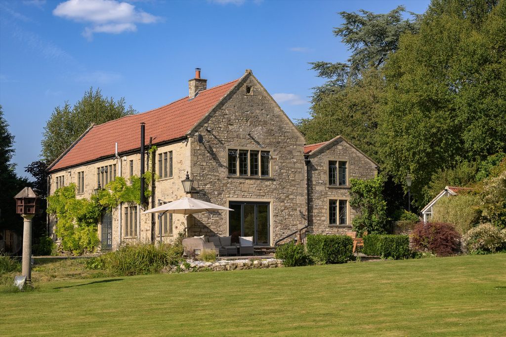 Property photo 1 of 28 Image