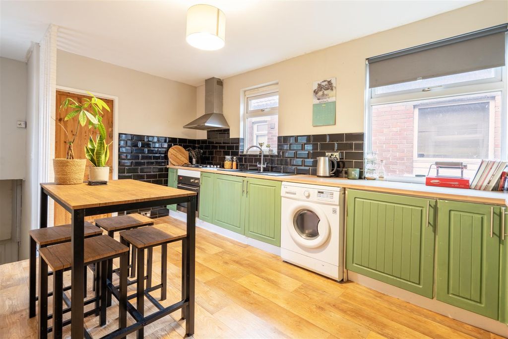 Property photo 3 of 8 Kitchen / Diner