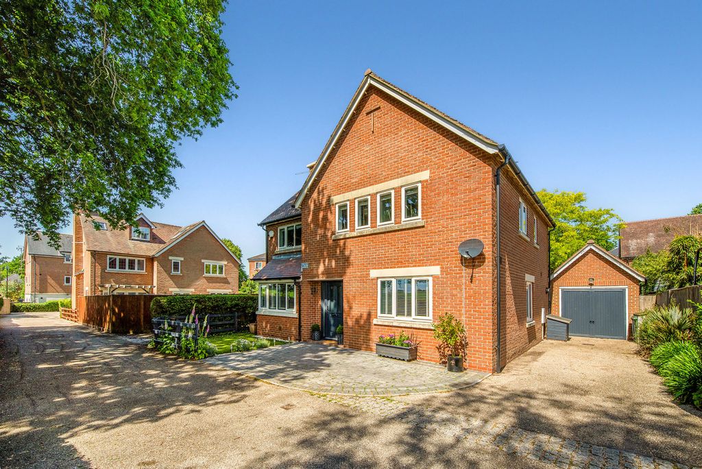 Property photo 1 of 32