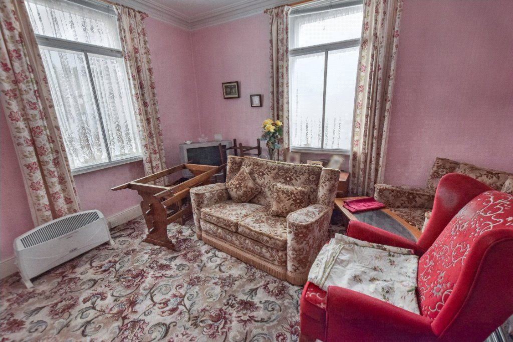 Property photo 2 of 12 Lounge