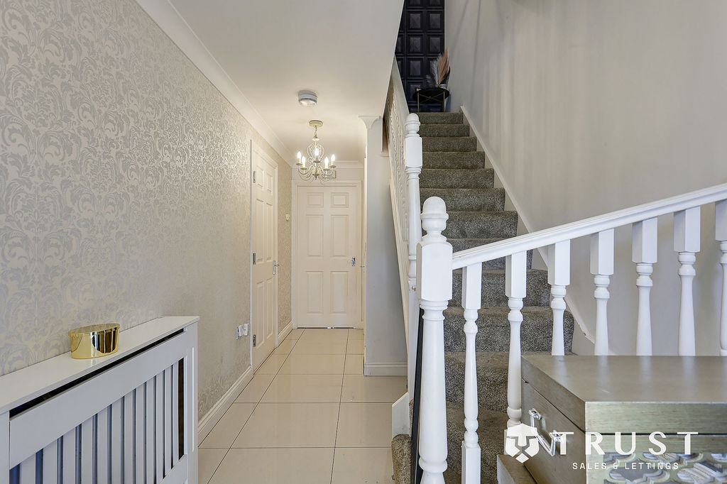 Property photo 3 of 40