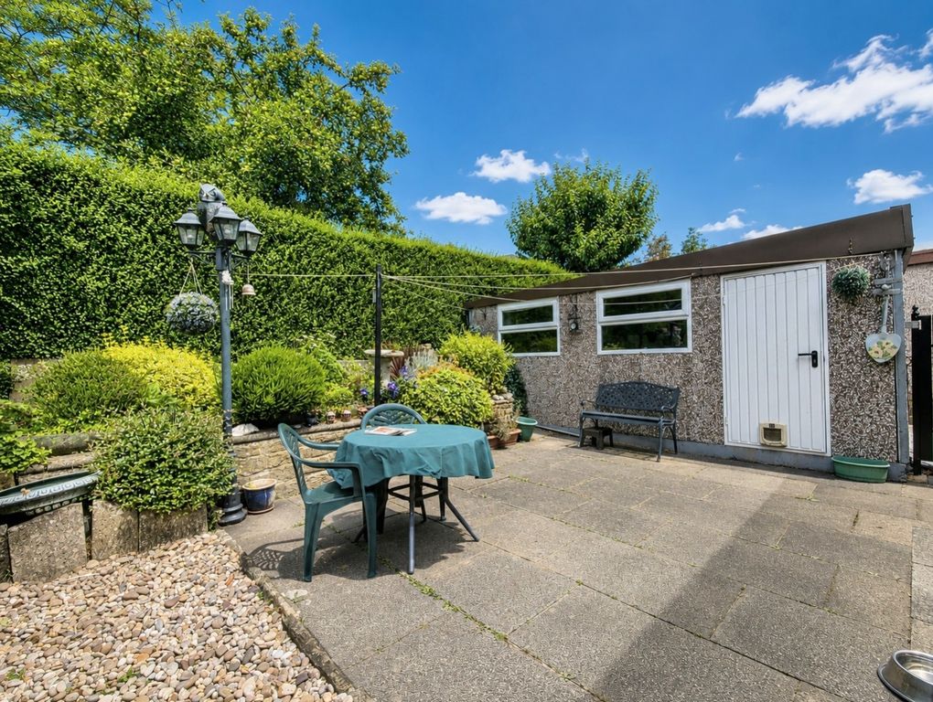 Property photo 2 of 20 Cornwall-Crescent-Ewemove (5)