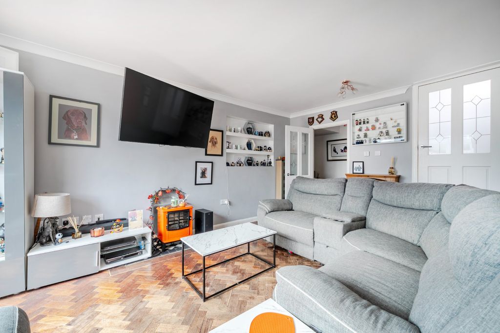 Property photo 2 of 15 Picture No. 27