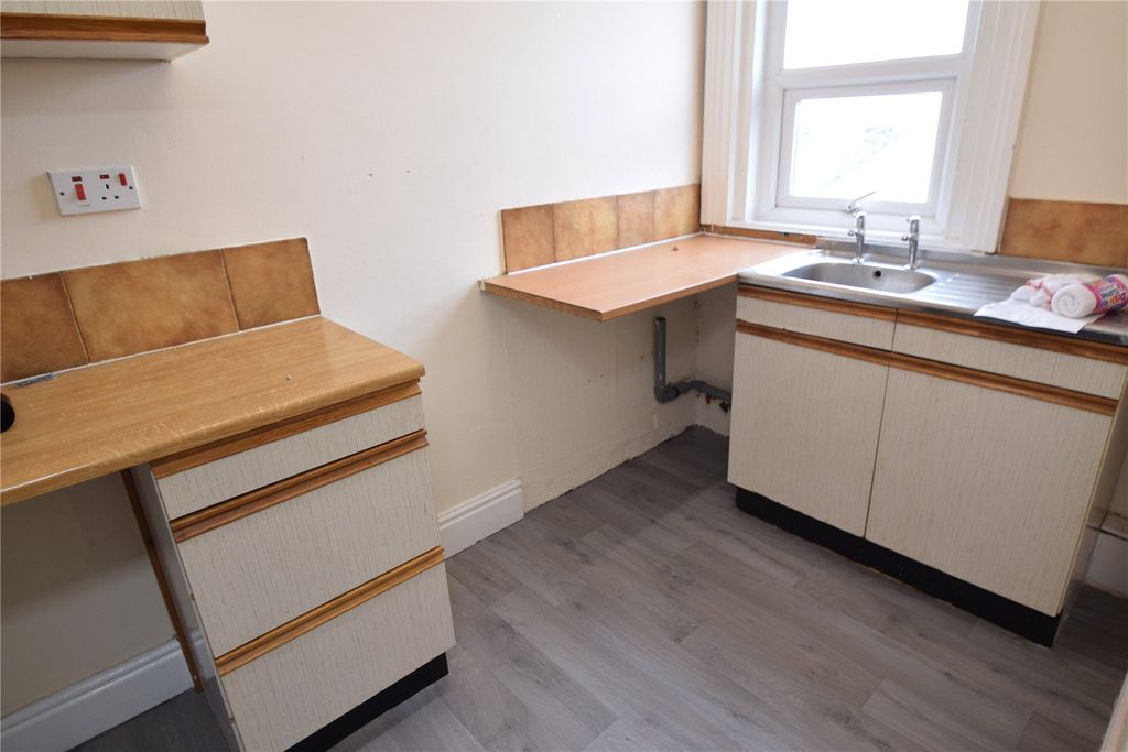 Property photo 2 of 9 Kitchen
