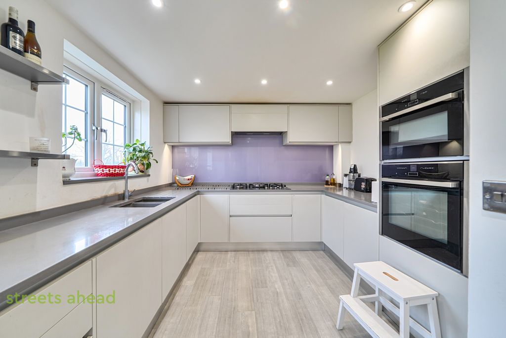 Property photo 3 of 18 5B03ba11-38Ed-485...