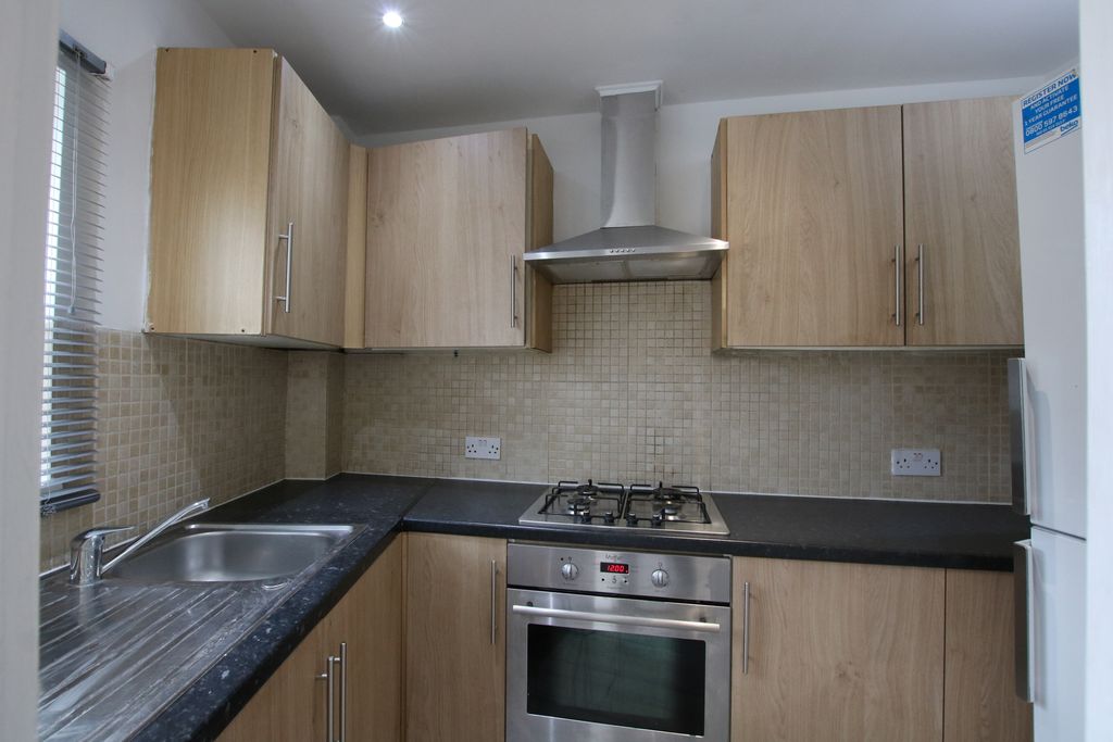 Property photo 3 of 12