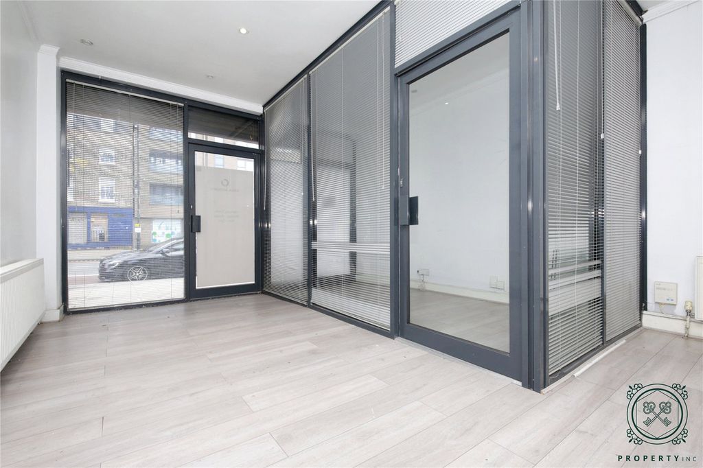 Property photo 2 of 12 Internal