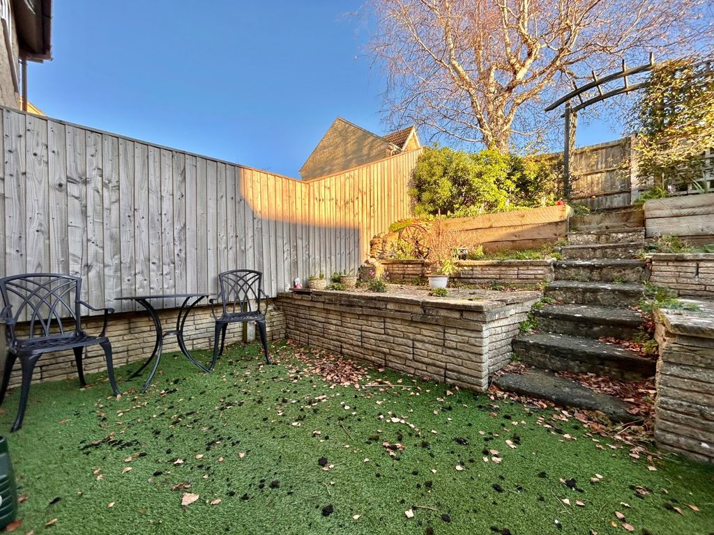 Property photo 2 of 12 Garden