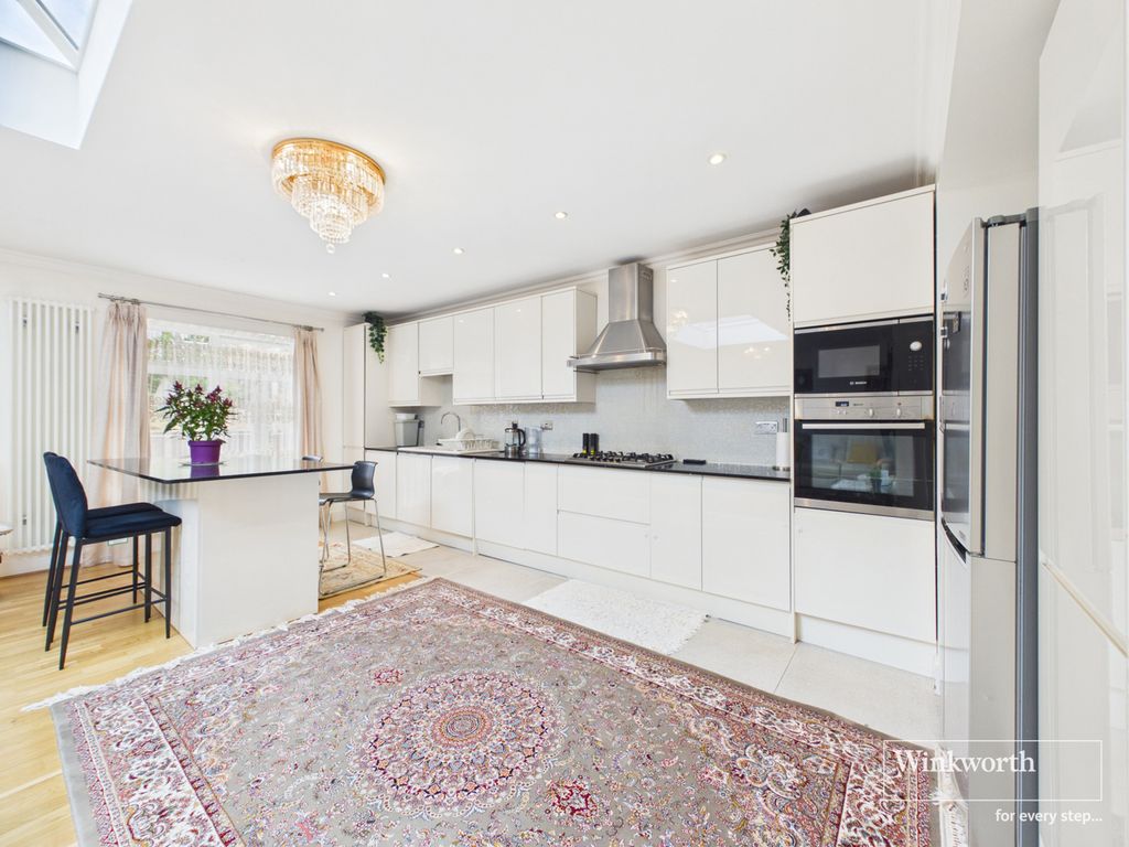 Property photo 1 of 18 Kitchen
