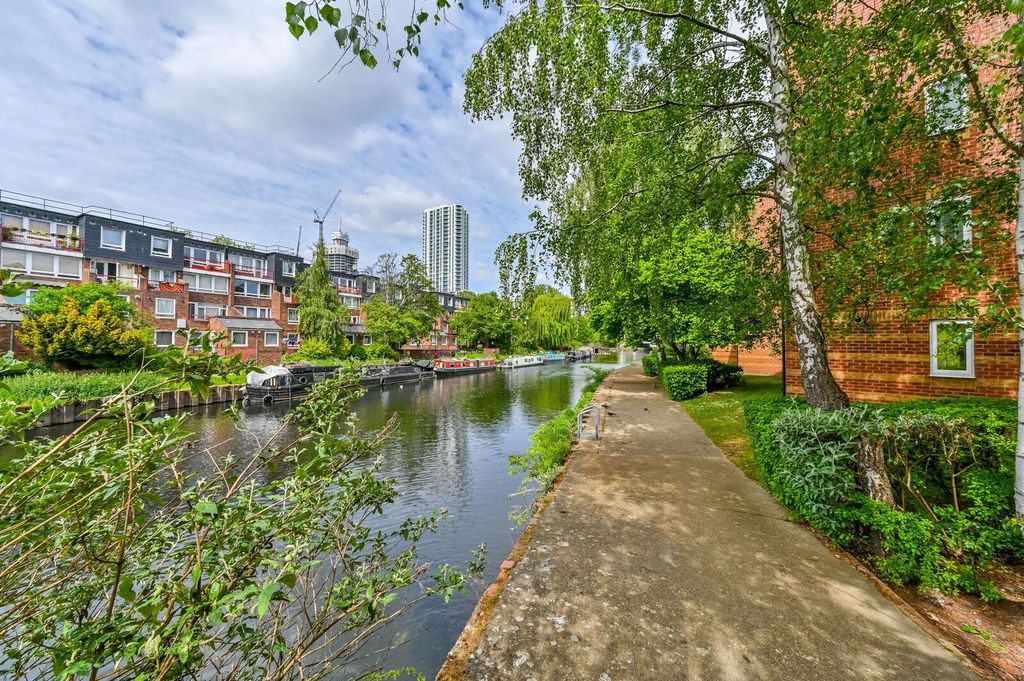 Property photo 2 of 12