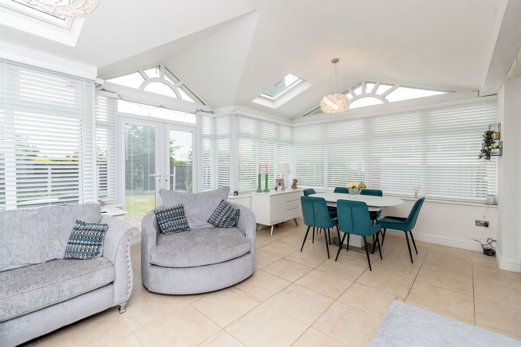 Property photo 2 of 34